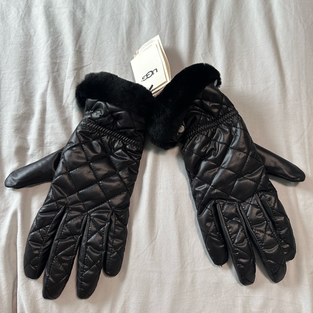 UGG gloves, water resistant, fits large not xtra large